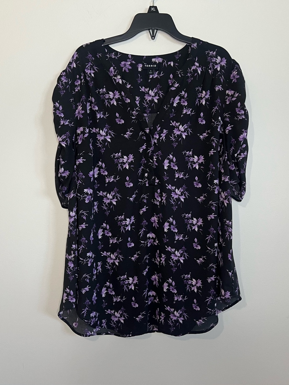 torrid Black Floral V-Neck Puff Sleeve Blouse - Purple Floral